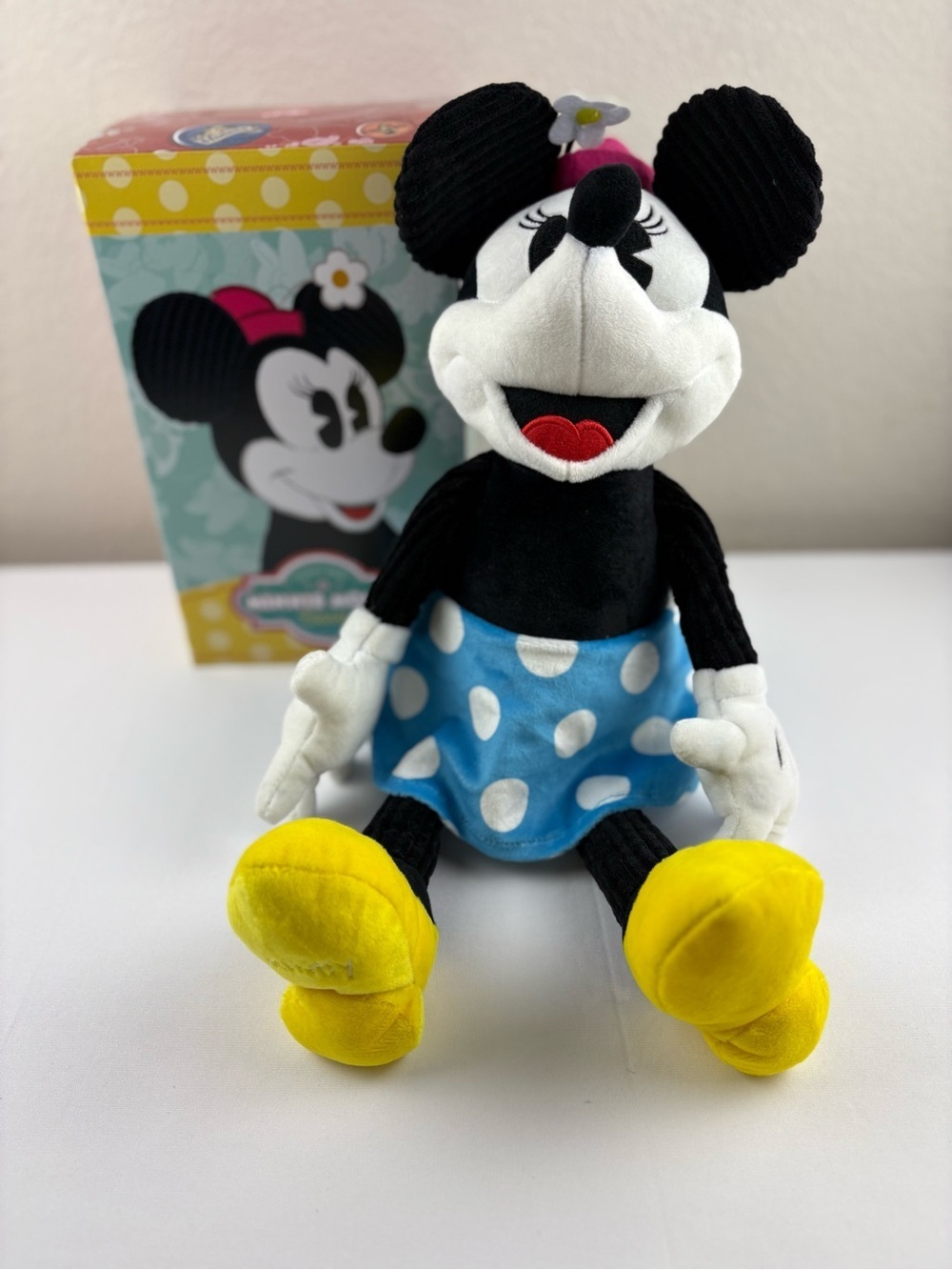 NEW Scentsy Disney Minnie Mouse Classic Buddy Plush Toy in its Original Box